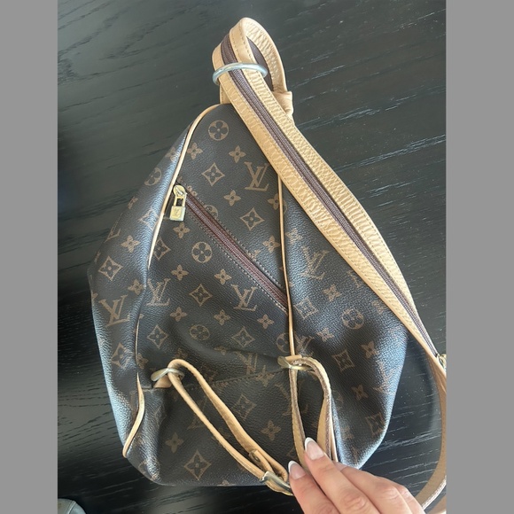 LOUIS VUITTON MONOGRAM CANVAS WOMEN'S BACKPACK/BAG, ZIPPER HANDLE. - Picture 2 of 16